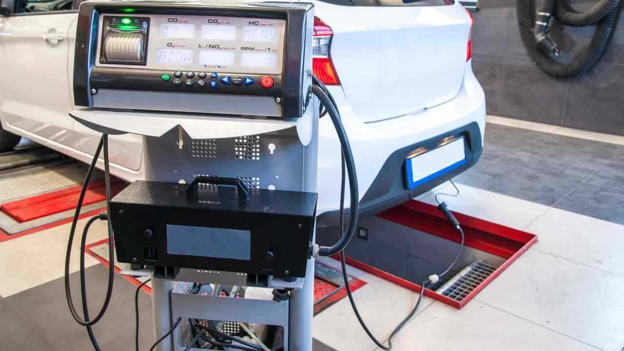 Exhaust gas diagnostic measurement in passenger car