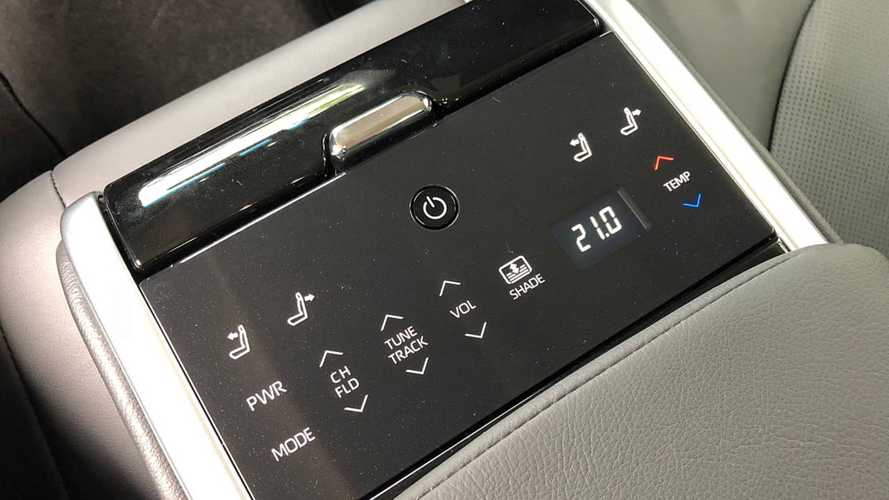 Toyota Camry XLE 2018 (teste BR)
