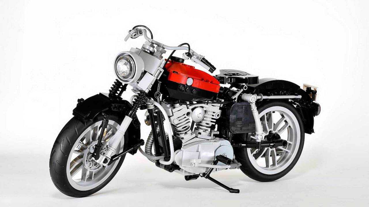 A clearer look at the LEGO Sporty. The headlight and wheels are a bit modern, but the rest is on point.