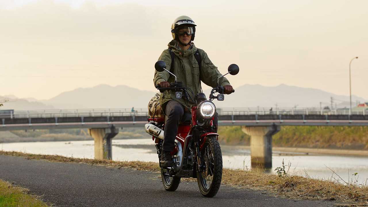 2021 Honda Trail 125 ABS Riding