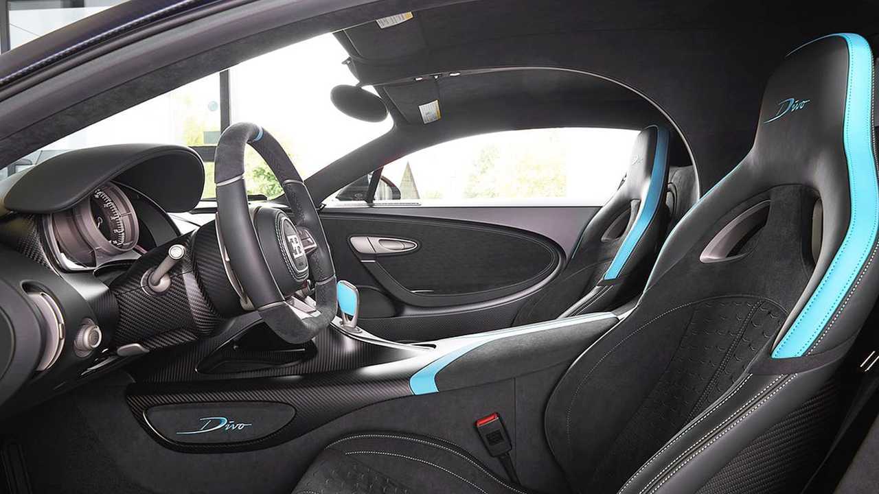 Unboxing Bugatti Divo