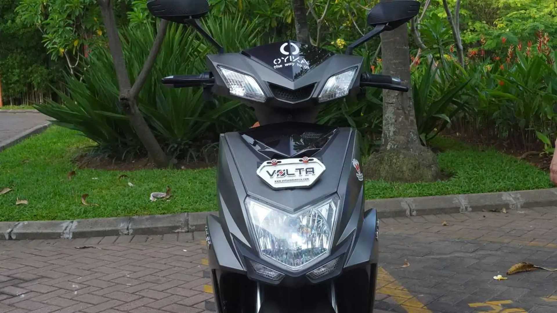 Motor Listrik Lokal Volta 401, Ruang Kakinya Bisa Muat Koper