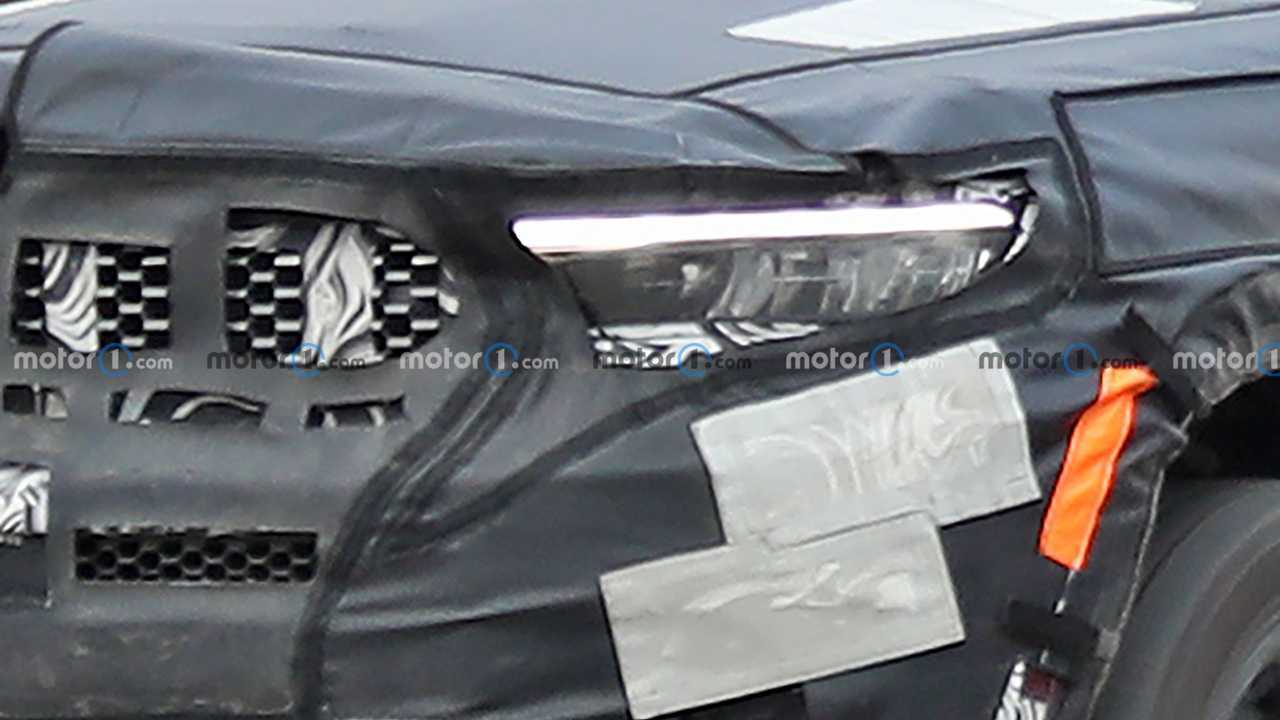 Новые шпионские фото Jeep Grand Cherokee V поколения, вид спереди