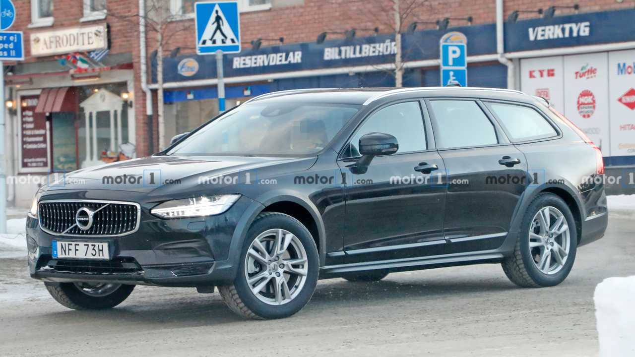 Volvo V90 Cross Country facelift fotos espía
