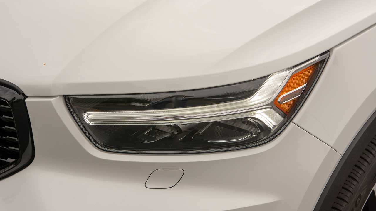 2019 Volvo XC40 vs. 2018 Jaguar E-Pace