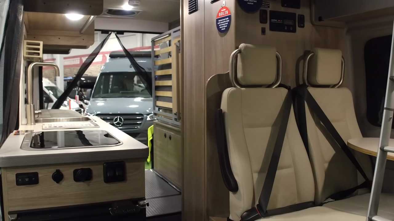 Winnebago Solis Clase B Camper