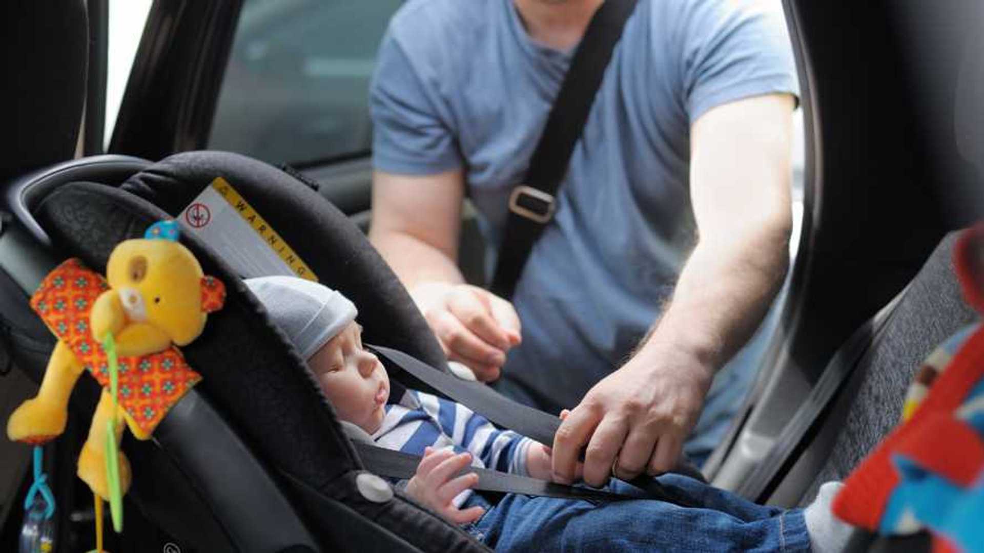 Parents unwittingly risk newborns' health with car seats, study claims