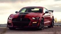 2020 Ford Mustang Shelby GT500 lead
