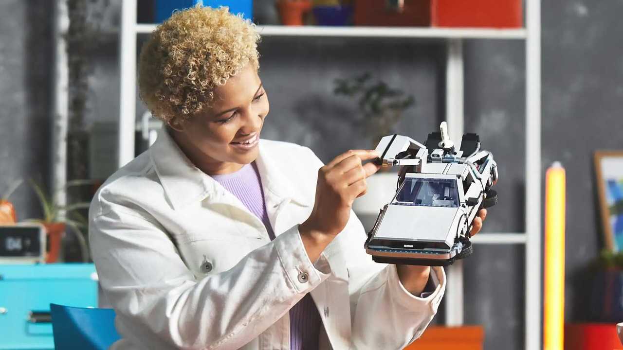 Lego-модель DeLorean из трилогии «Назад в будущее»