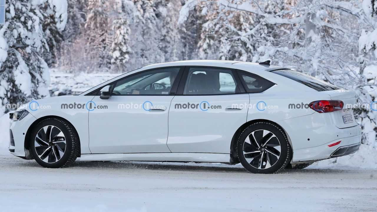 Volkswagen Aero B, il prototipo camuffato sulle strade innevate