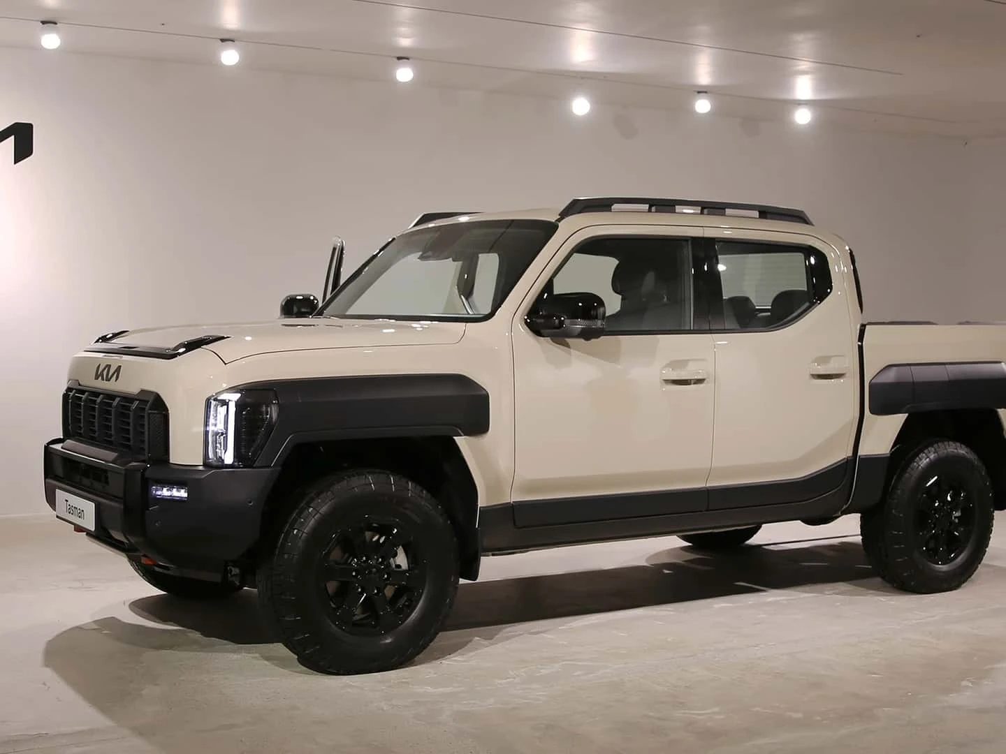 Kia diz que sua picape rival da Hilux é mais bonita pessoalmente