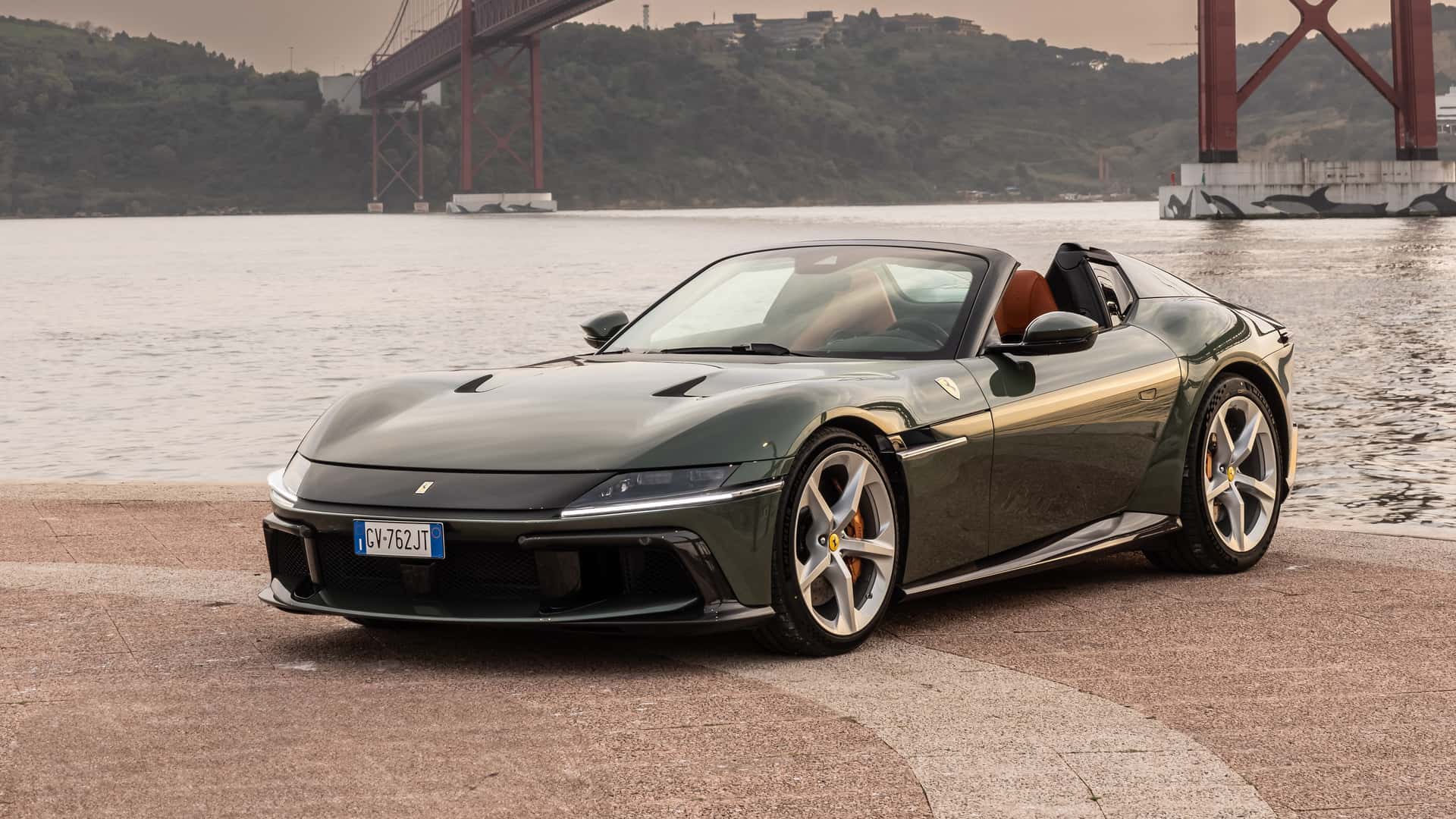 https://cdn.motor1.com/images/mgl/3W433X/s1/2025-ferrari-12cilindri-spider-first-drive-review.jpg