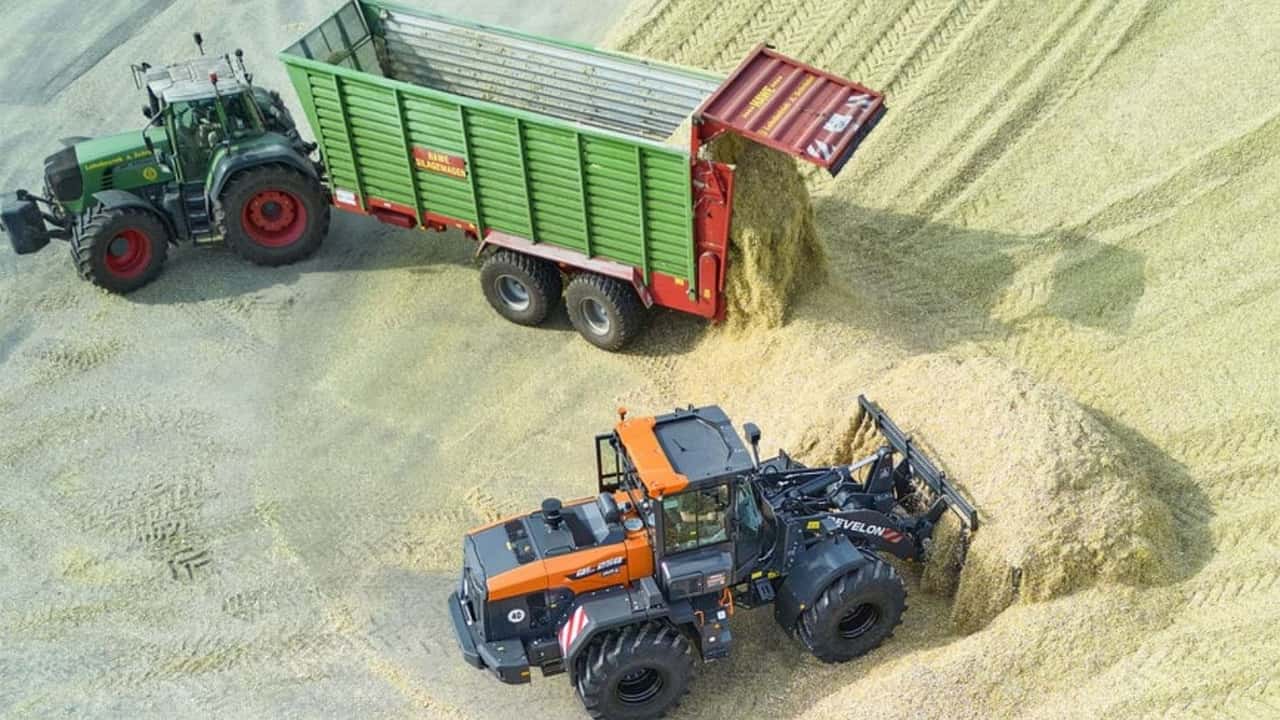 Develon DL250-7: la pala gommata ideale per l’agricoltura biogas