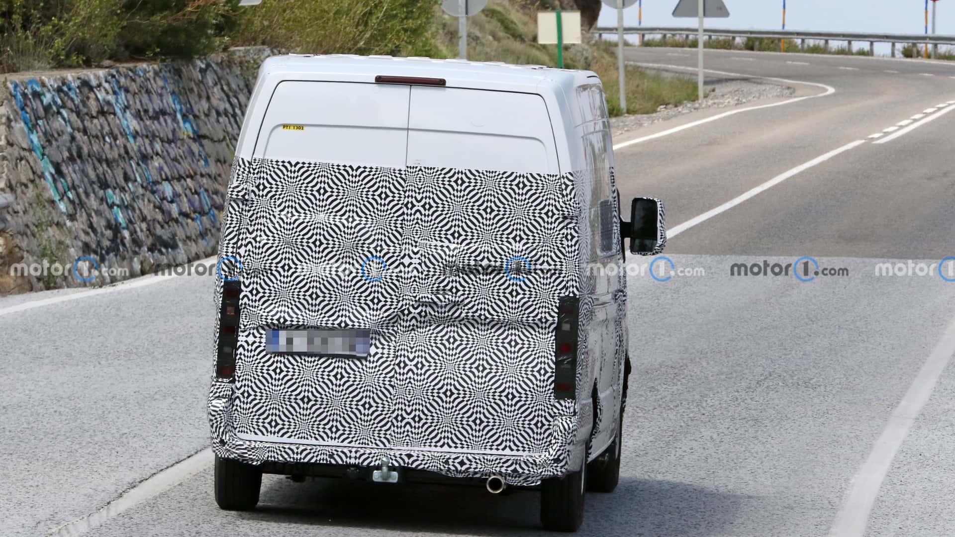 renault-master-new-spy-photo.jpg