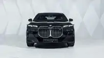 BMW i7 Protection front head on