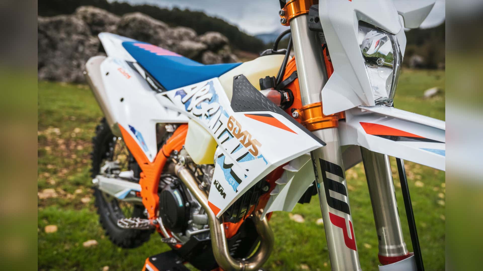 KTM exc 2024 sixdays純正シート KTM exc 2024 sixdays純正シート THE 2024 KTM EXC SIX DAYS