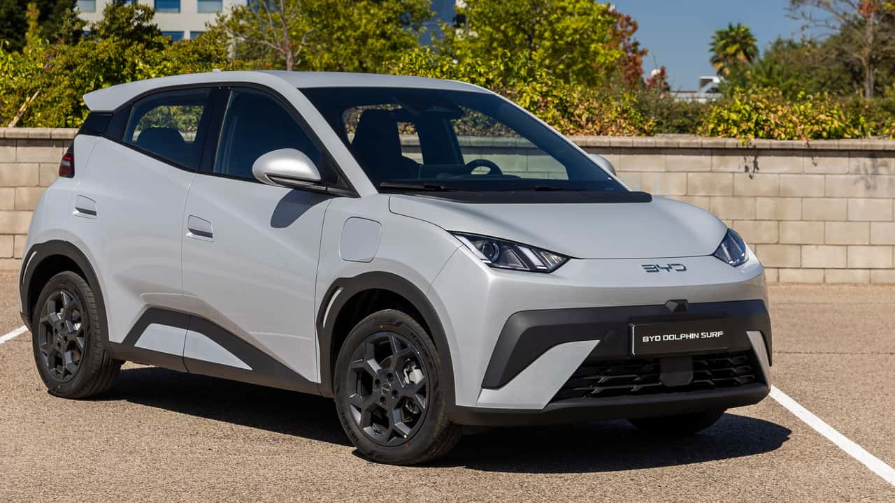 BYD Dolphin Surf: ora anche a cinque posti