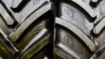 Scelta tra pneumatici VF in primo equipaggiamento o retrofit su mietitrebbia per bilanciare compattazione del suolo, costi operativi e ritorno economico