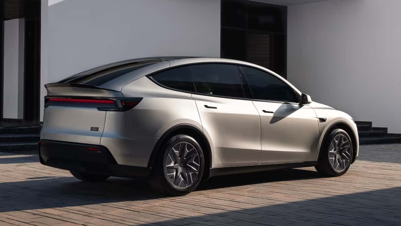 Tesla Model Y L z pełnowymiarowym trzecim rzędem siedzeń trafi do USA