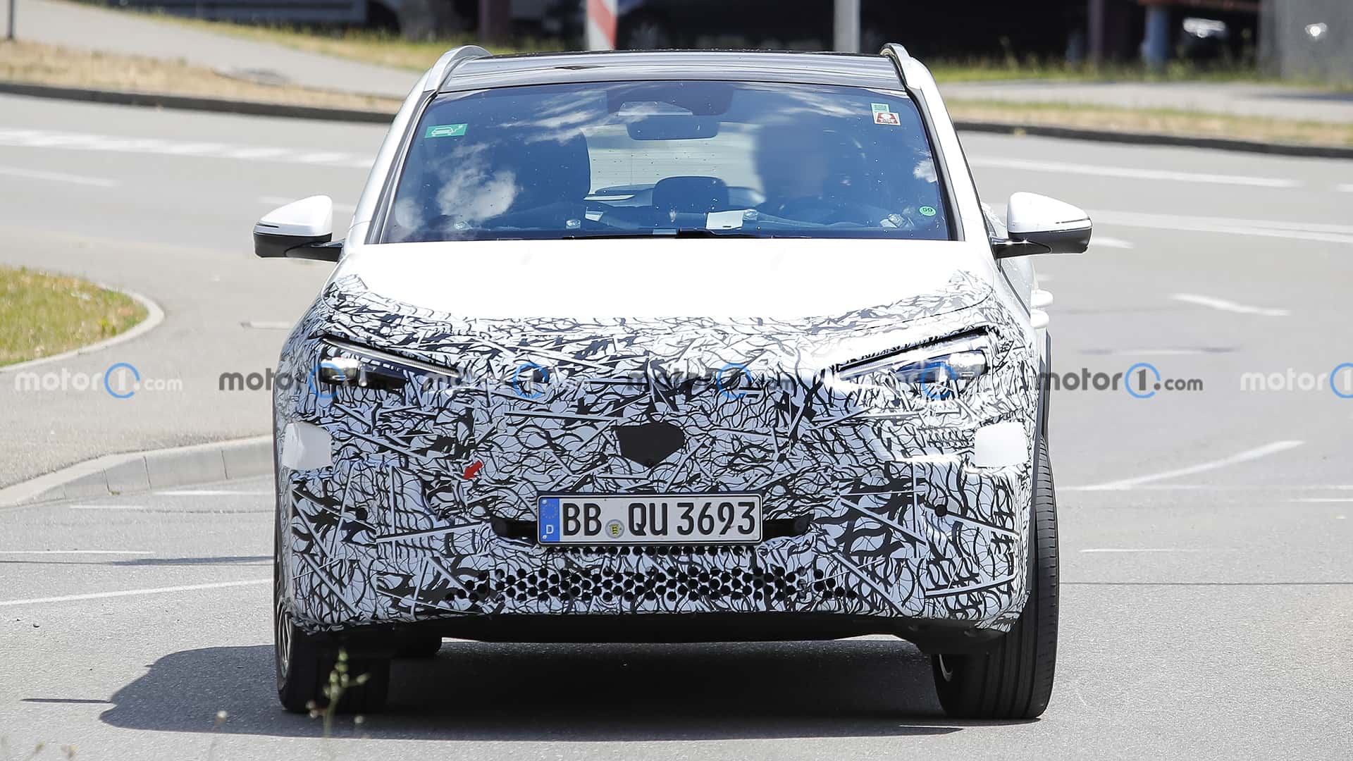 mercedes-gla-2027-erlkonig.jpg