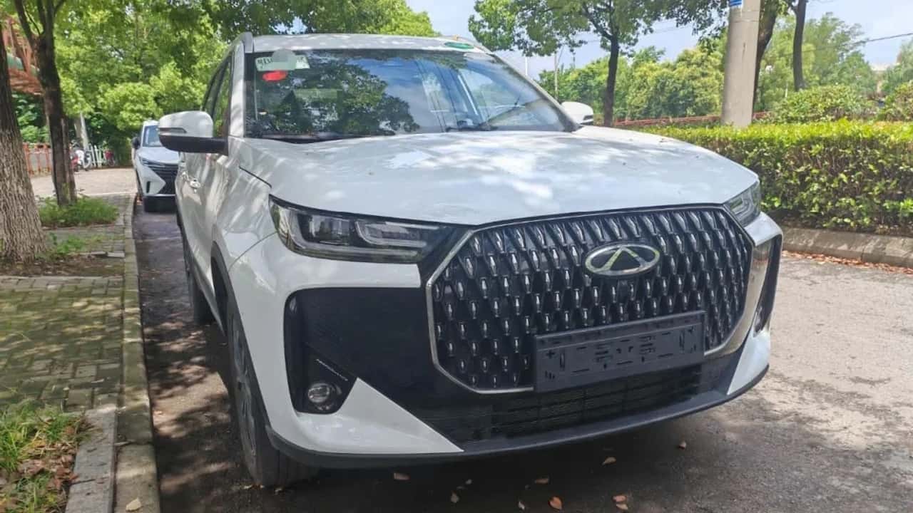Flagra: Chery Tiggo 7 HEV será exportado e mira Toyota Corolla Cross Hybrid