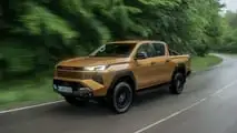 Toyota Hilux (2026) Ibrido 48V Invincible
