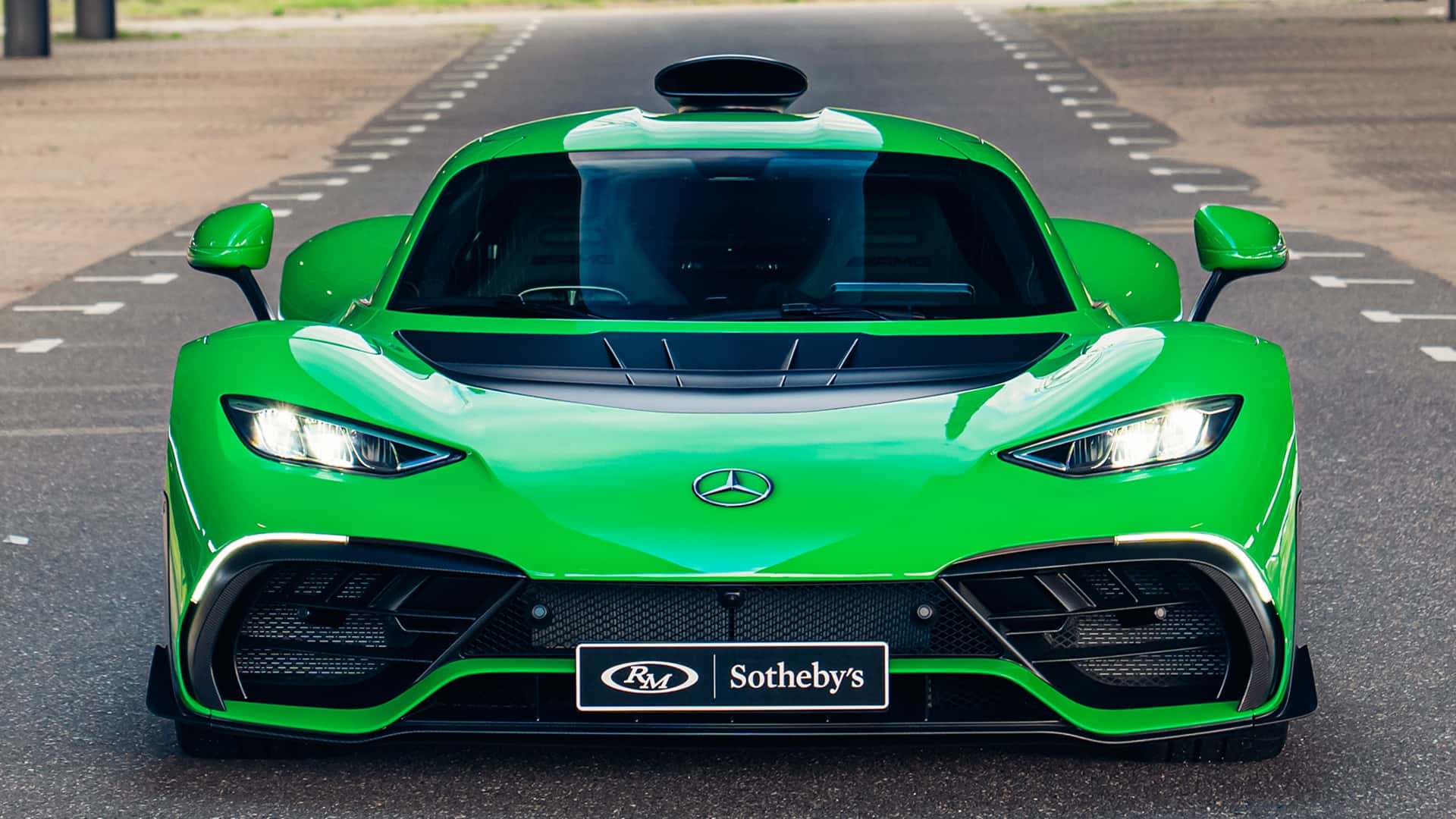 سيارة مرسيدس-AMG One الخضراء بقوة 1063 حصانًا وسعر 3 ملايين يورو ليست سيئة!