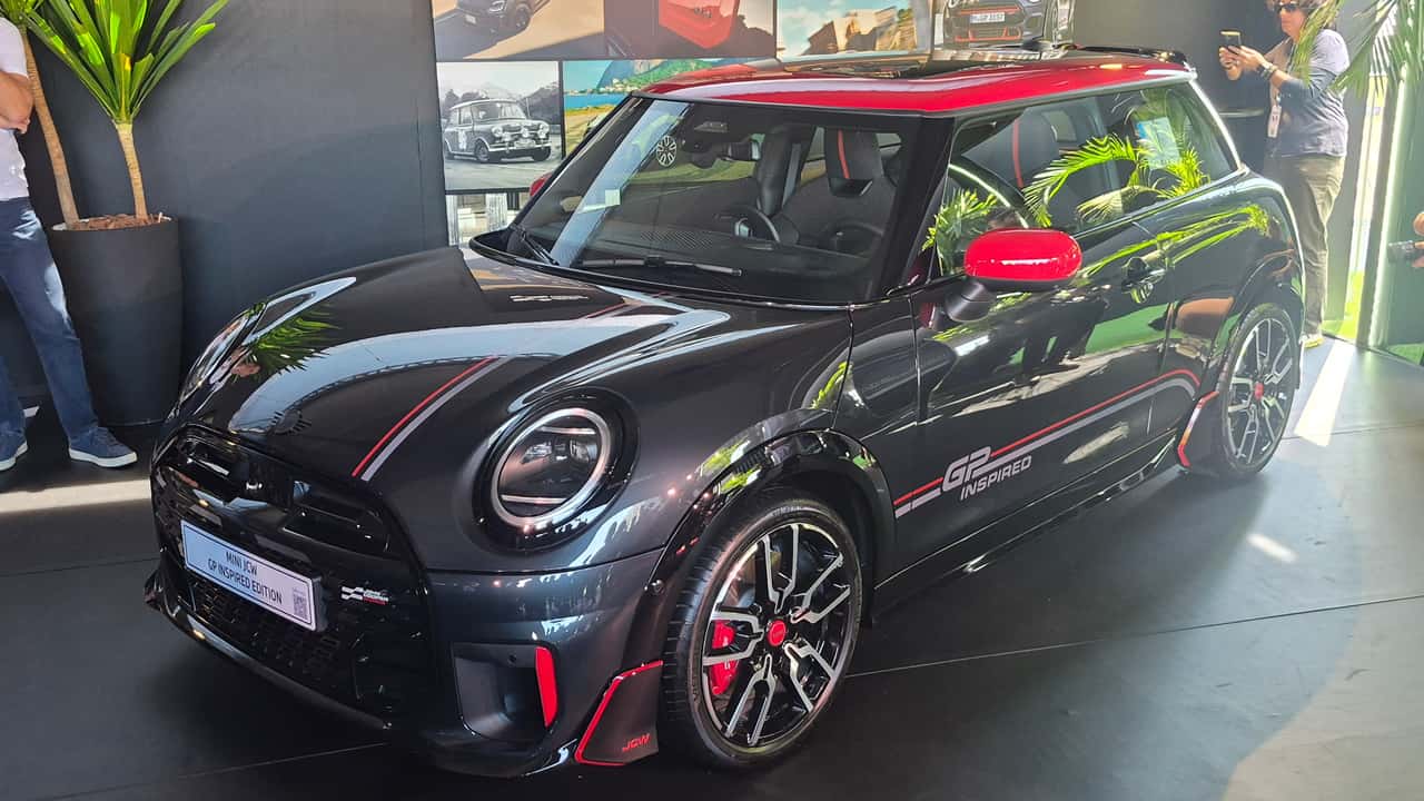 Mini celebra 67 anos com JCW GP Inspired e Countryman a combustão
