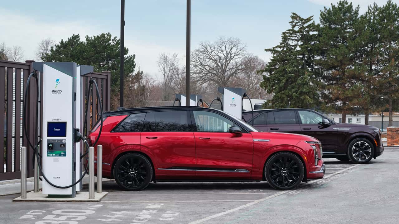 USA: wolniejszy wzrost liczby szybkich ładowarek EV w Q2 2026, ale trend pozostaje pozytywny