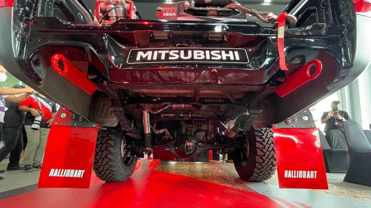 Foto dal vivo di Mitsubishi Triton Ralliart