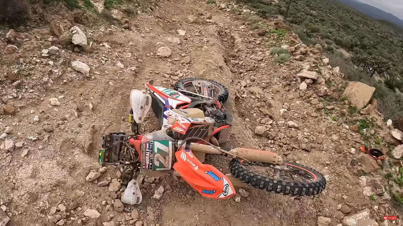 Itchy Boots' Baja Rally 2022 - Stage 4 crash
