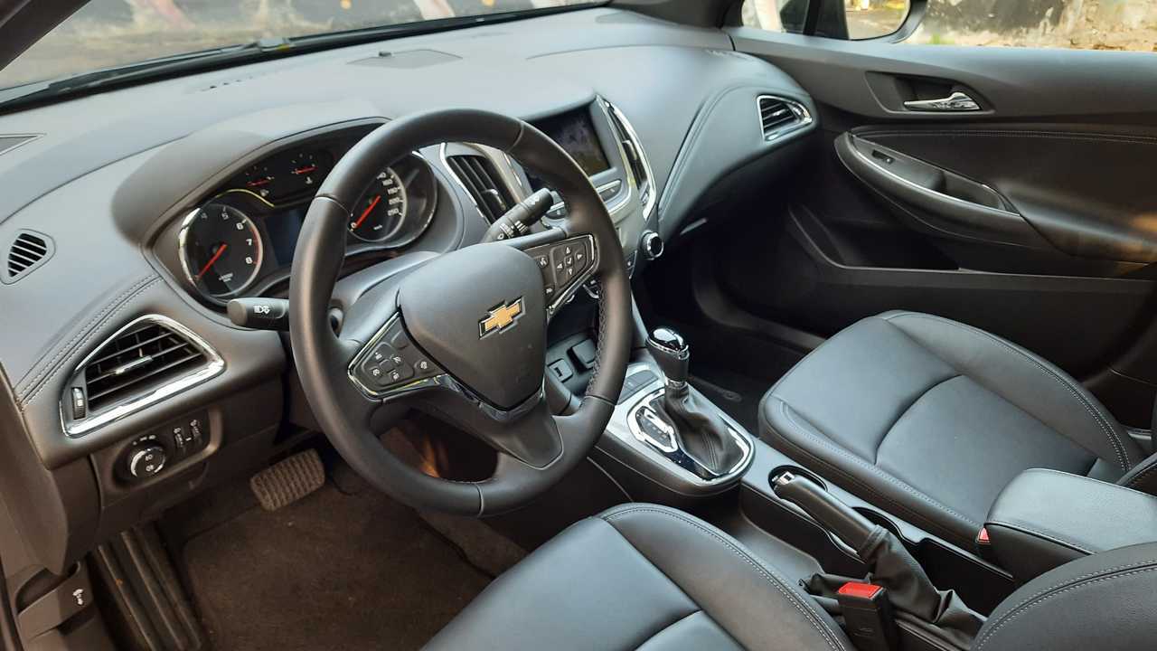 Teste rápido Chevrolet Cruze Midnight 2023 Opção que precisa ser lembrada