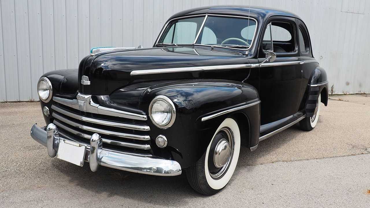 020 - Um Ford cupê 1948 em bom estado