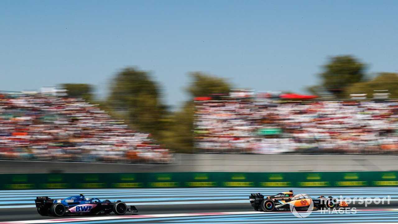 Daniel Ricciardo leads Esteban Ocon at French GP 2022