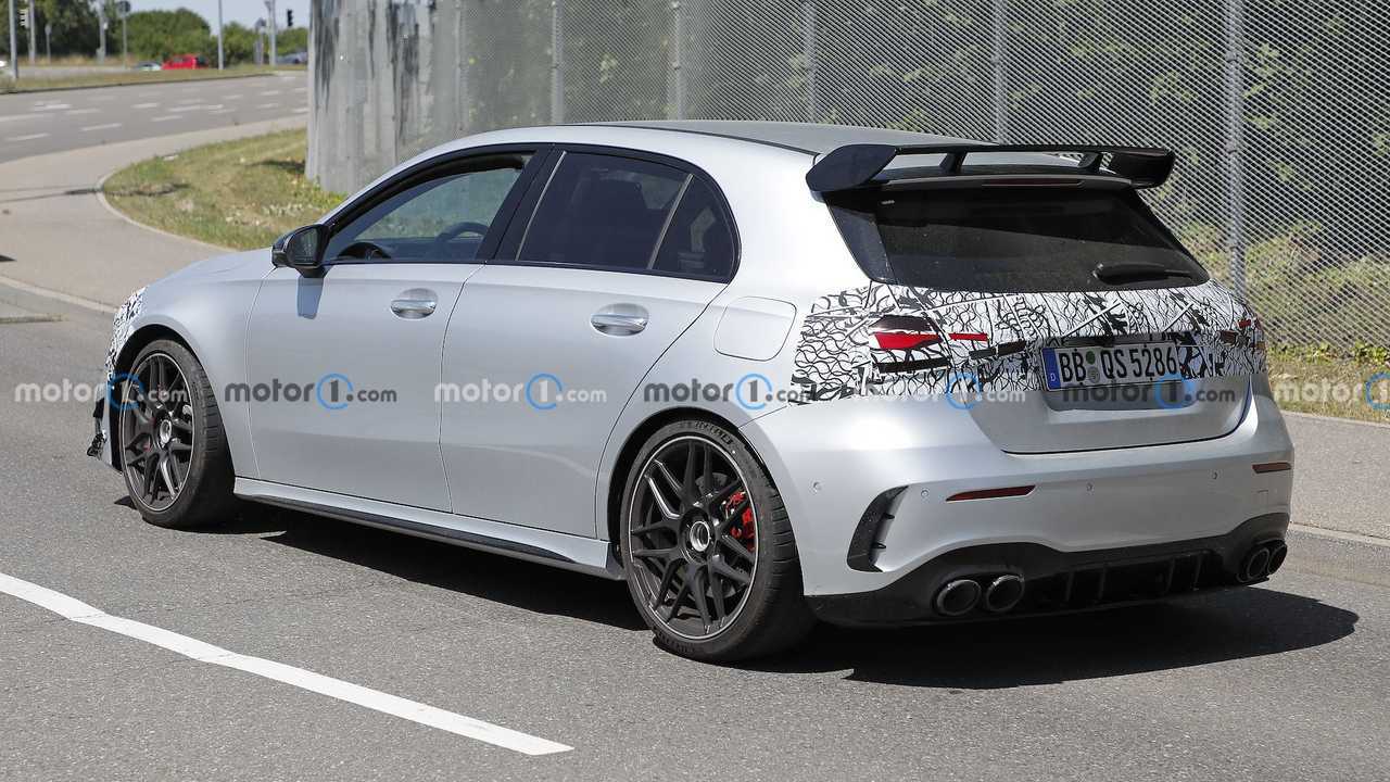 Mercedes A 45 AMG restyling, le nuove foto spia