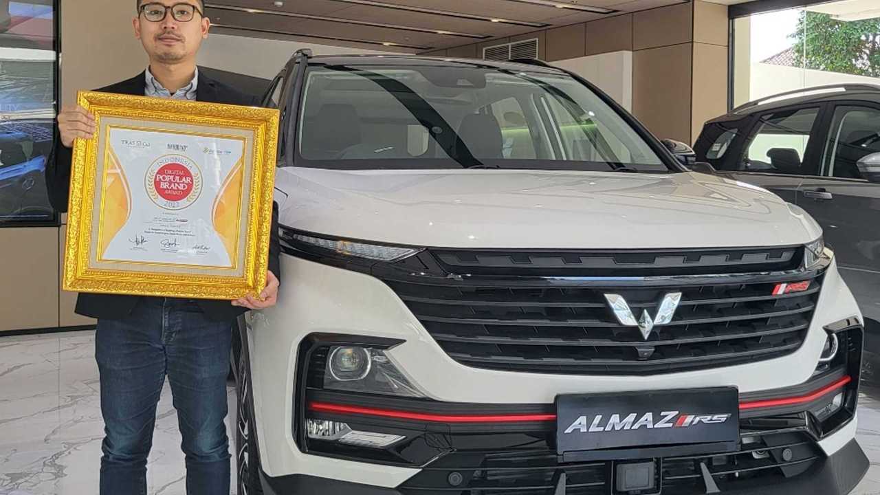 Wuling Almaz RS Raih Award