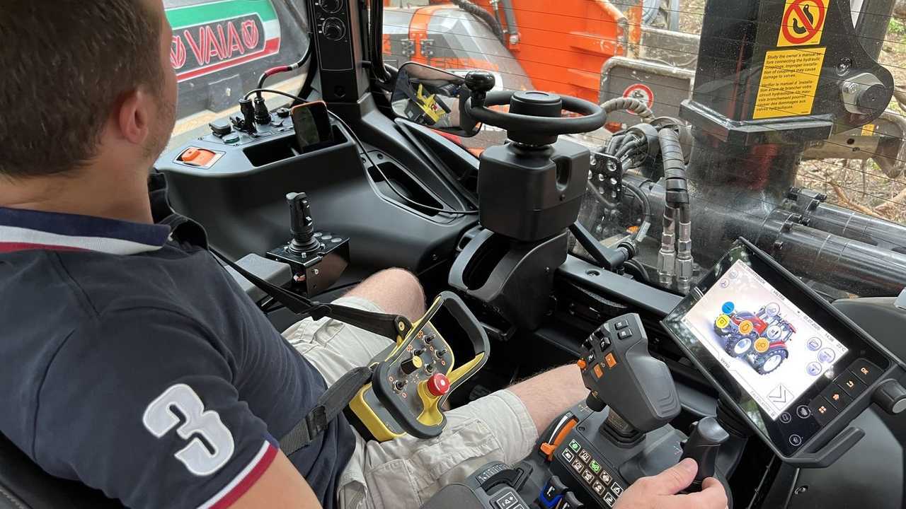 Valtra T235 V e Kesla 316 T Studio Unlimited