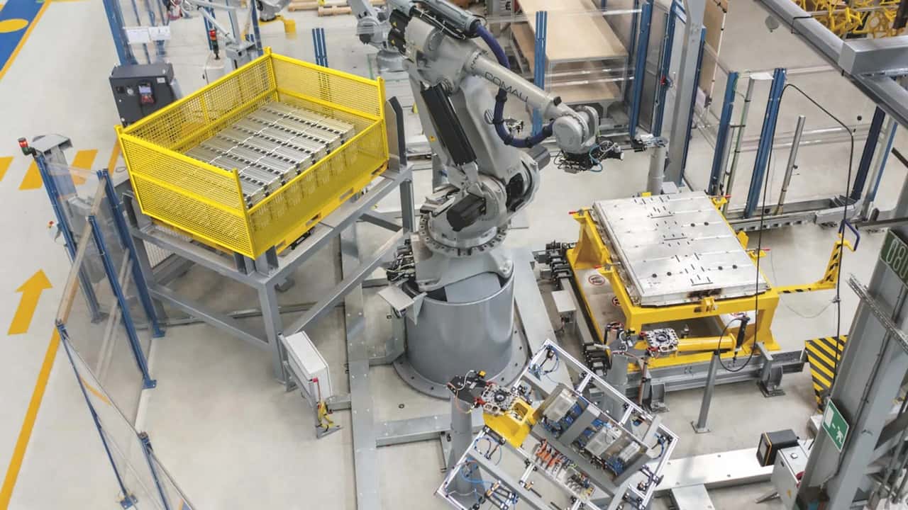 Comau presenta una nuova piattaforma per la formatura di celle in piccole serie