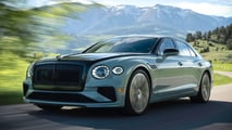 Bentley Flying Spur (2025) in Cumbrian Green over Opalite