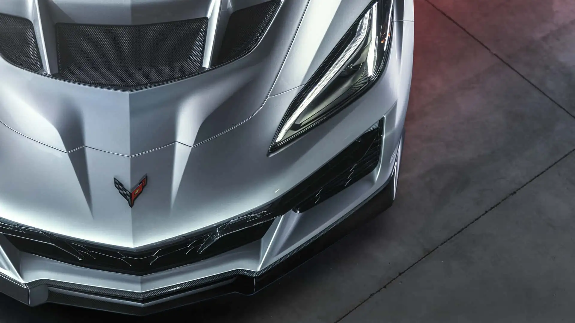 https://cdn.motor1.com/images/mgl/3WYk2x/s1/2026-chevrolet-corvette-zr1x.webp