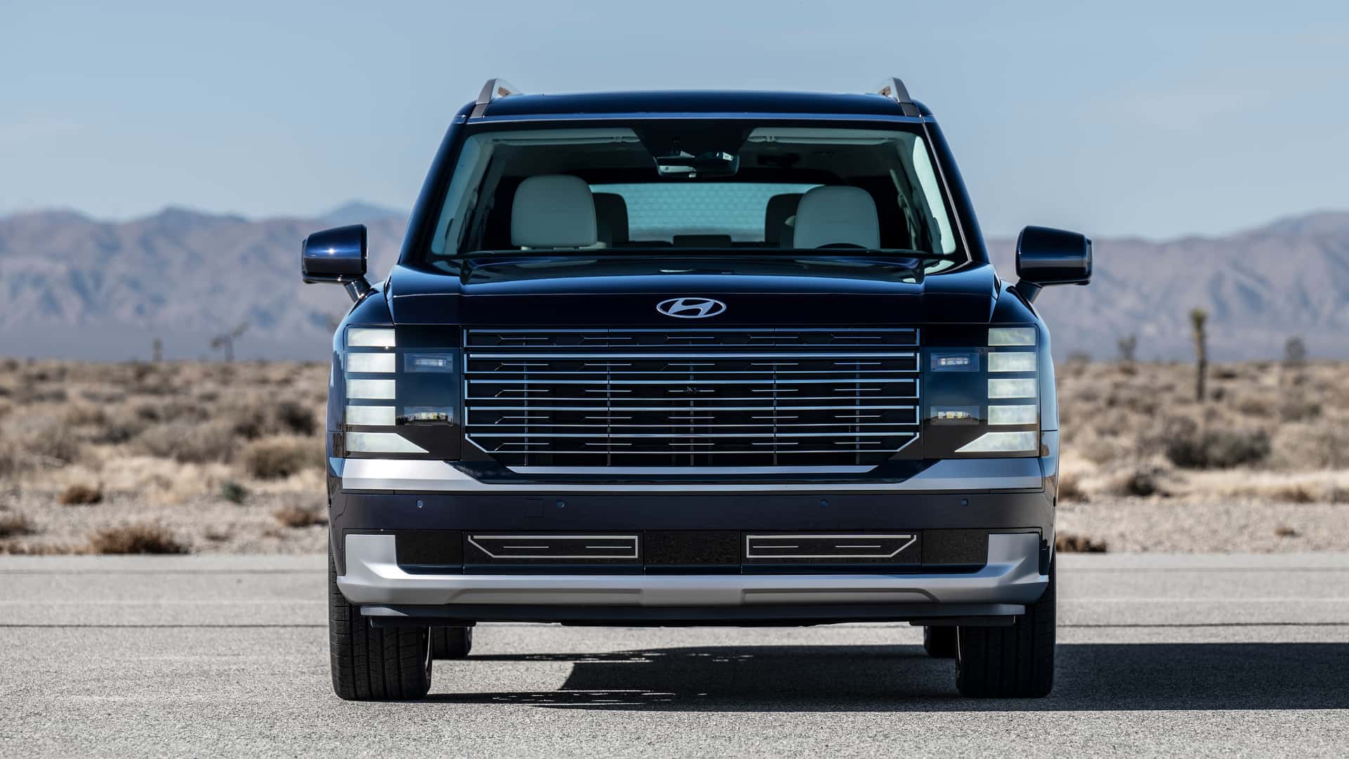 https://cdn.motor1.com/images/mgl/3WYpZj/s1/2026-hyundai-palisade-us-spec.jpg