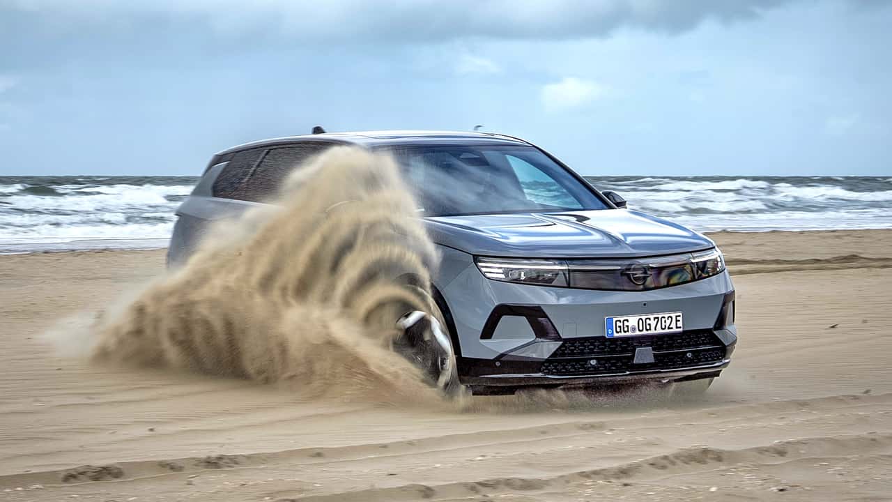 Opel Grandland Electric AWD Roadtrip Romo
