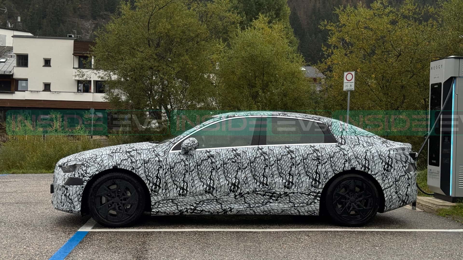 Here's The Mercedes-Benz C-Class EV Cruising Through The Alps, image size:1920x1080