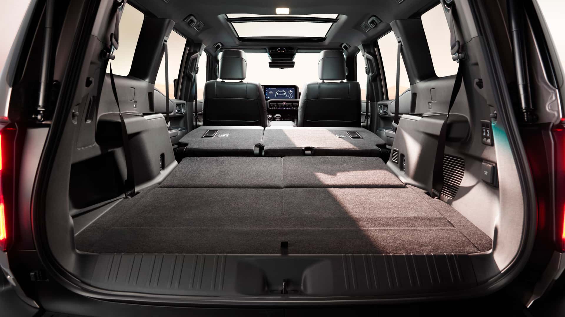 https://cdn.motor1.com/images/mgl/3Wn4ZR/s1/toyota-land-cruiser-2024.jpg