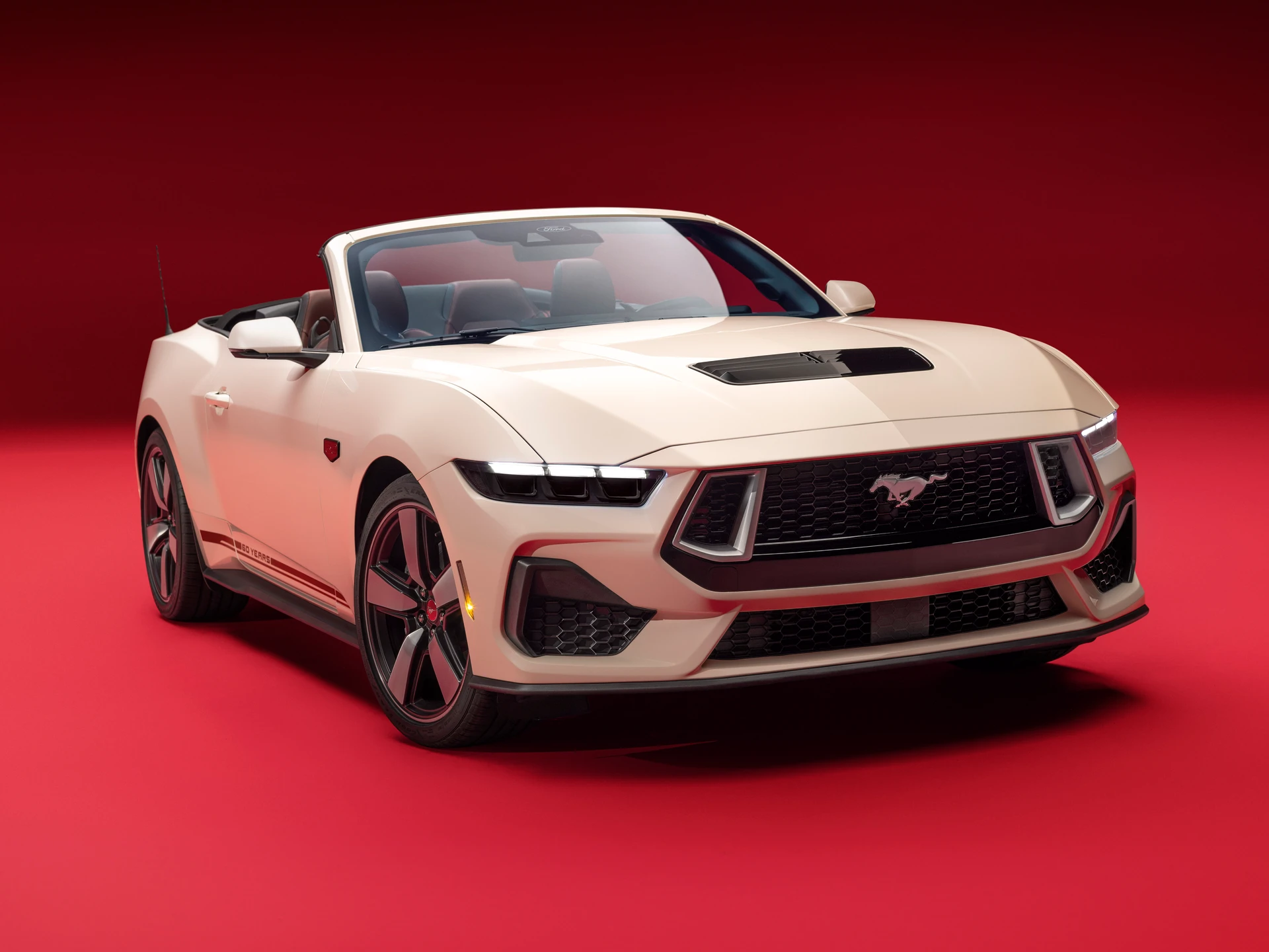 Ford Mustang completa 60 anos com pacote visual exclusivo para o