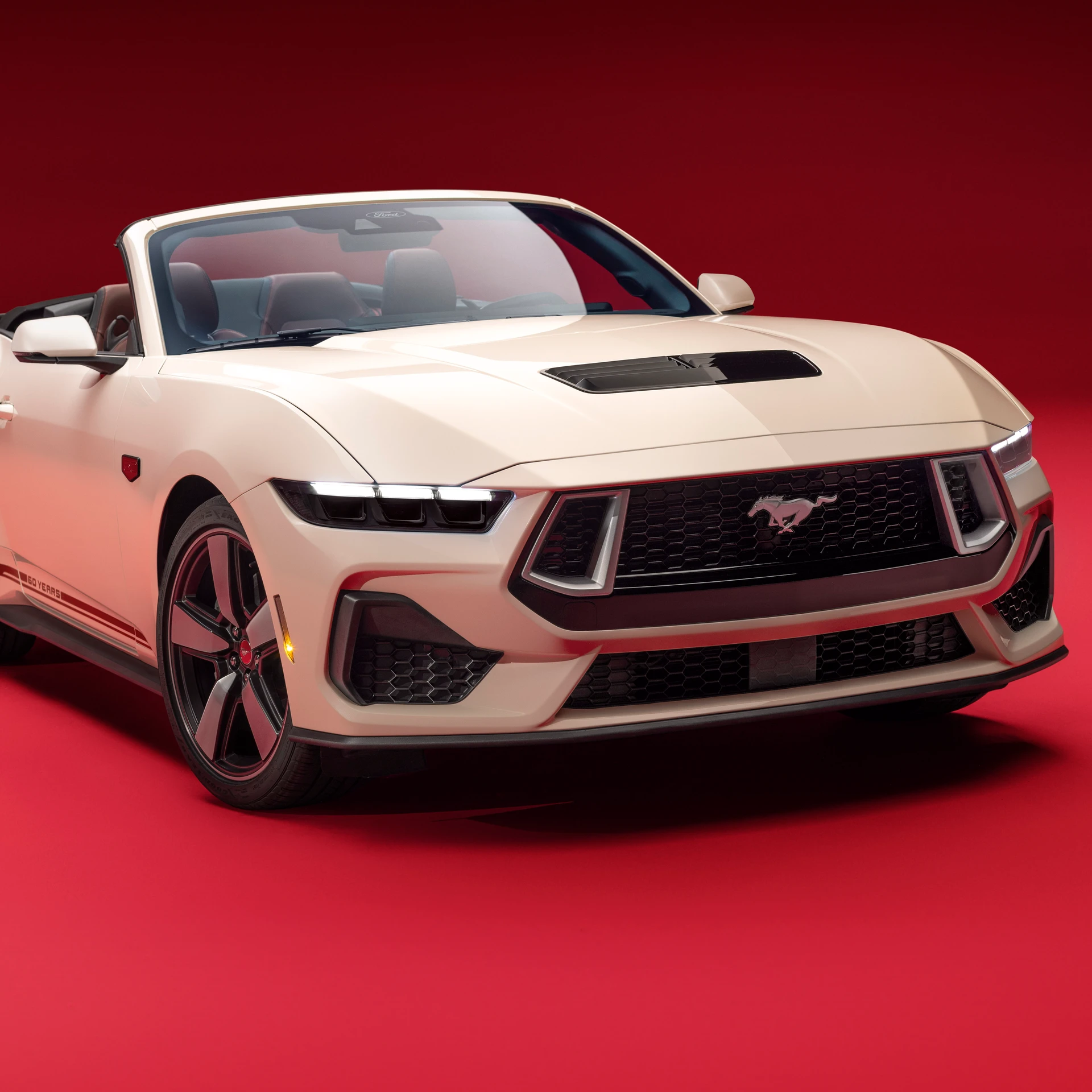 Ford Mustang completa 60 anos com pacote visual exclusivo para o