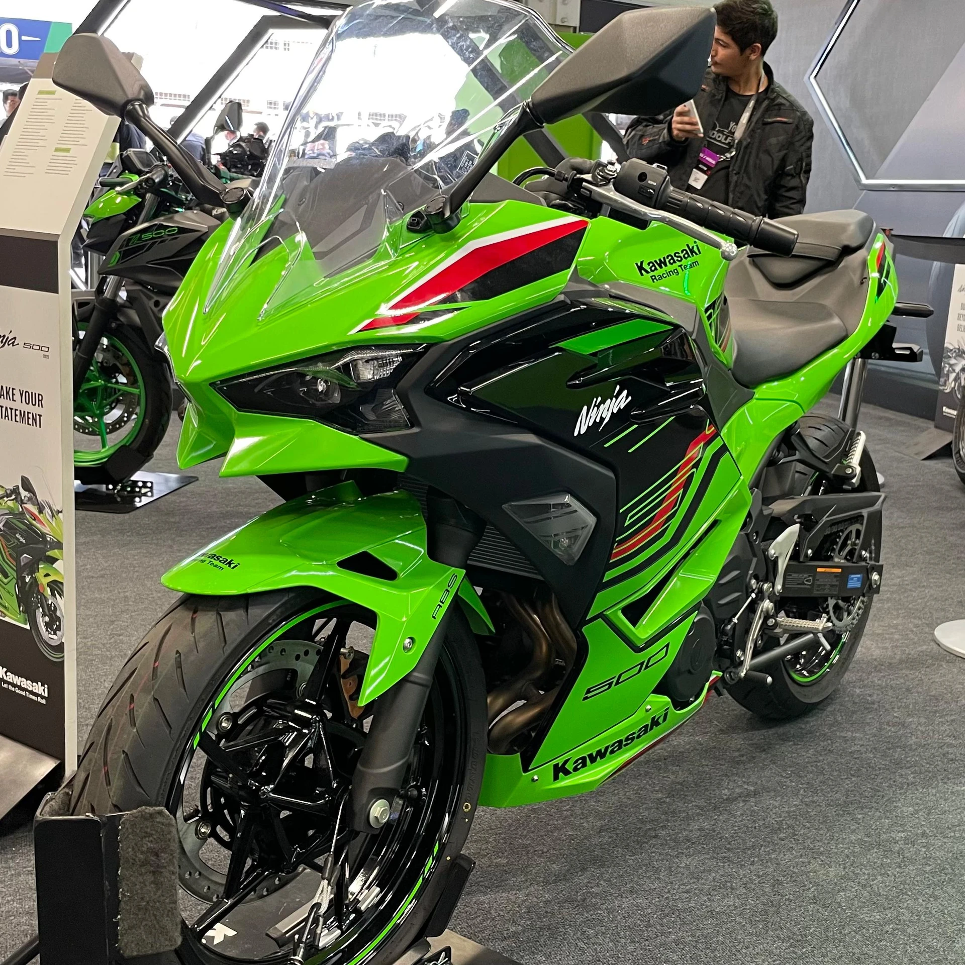 Kawasaki confirma novas Z 500 e Ninja 500 para o Brasil em agosto