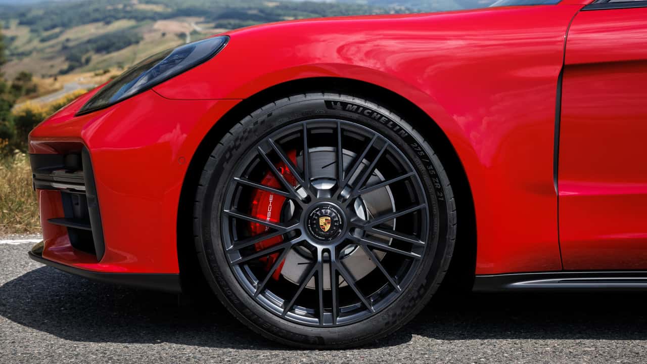 Porsche Panamera GTS 2025