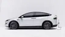 Tesla Model X usando conector móvel
