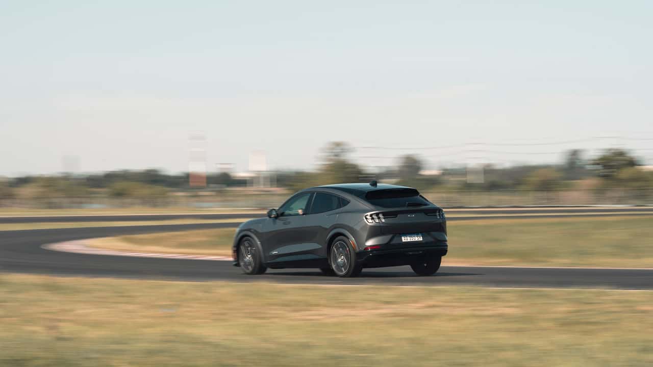 MUSTANG MACH E BARRIDO-05